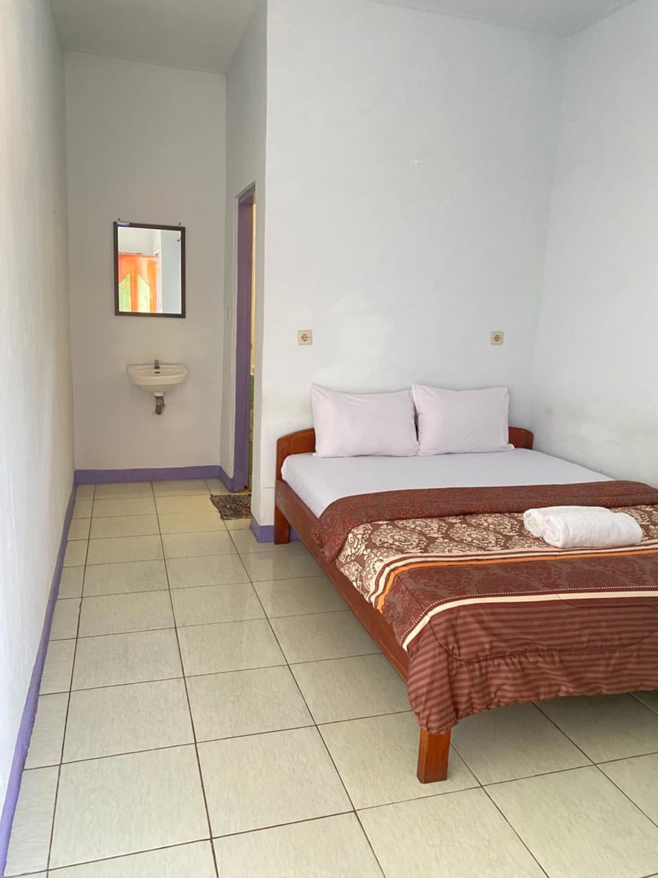 Mahoni Guest House Bed and Breakfast in Indonesia