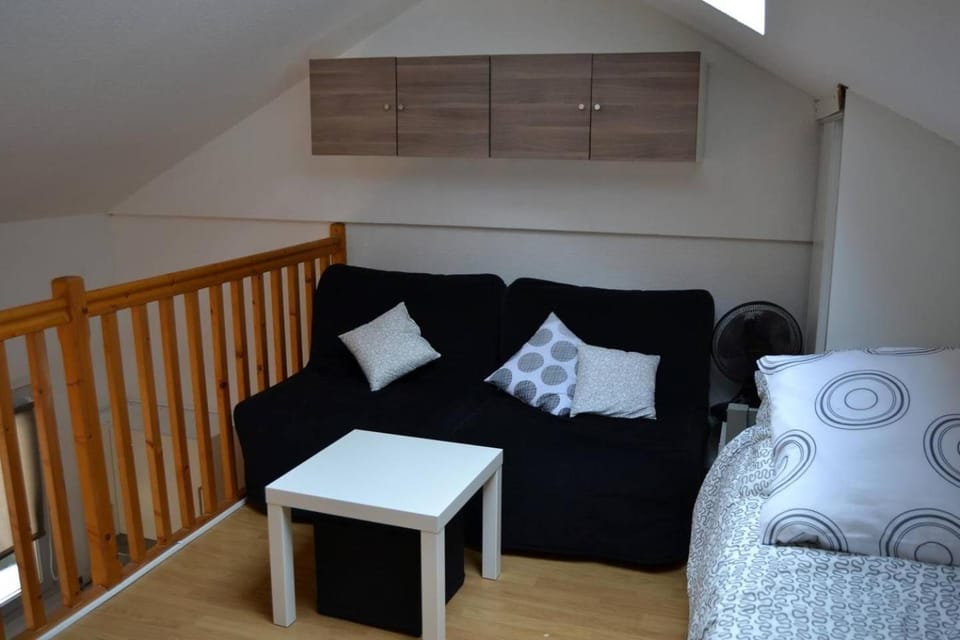 Bed, Living room