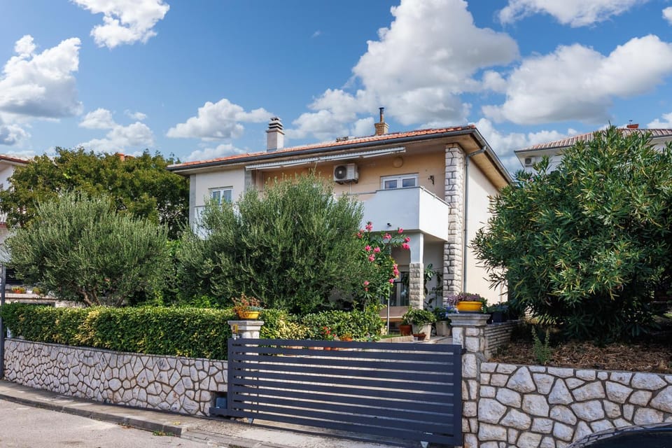 Property building, Day, Garden