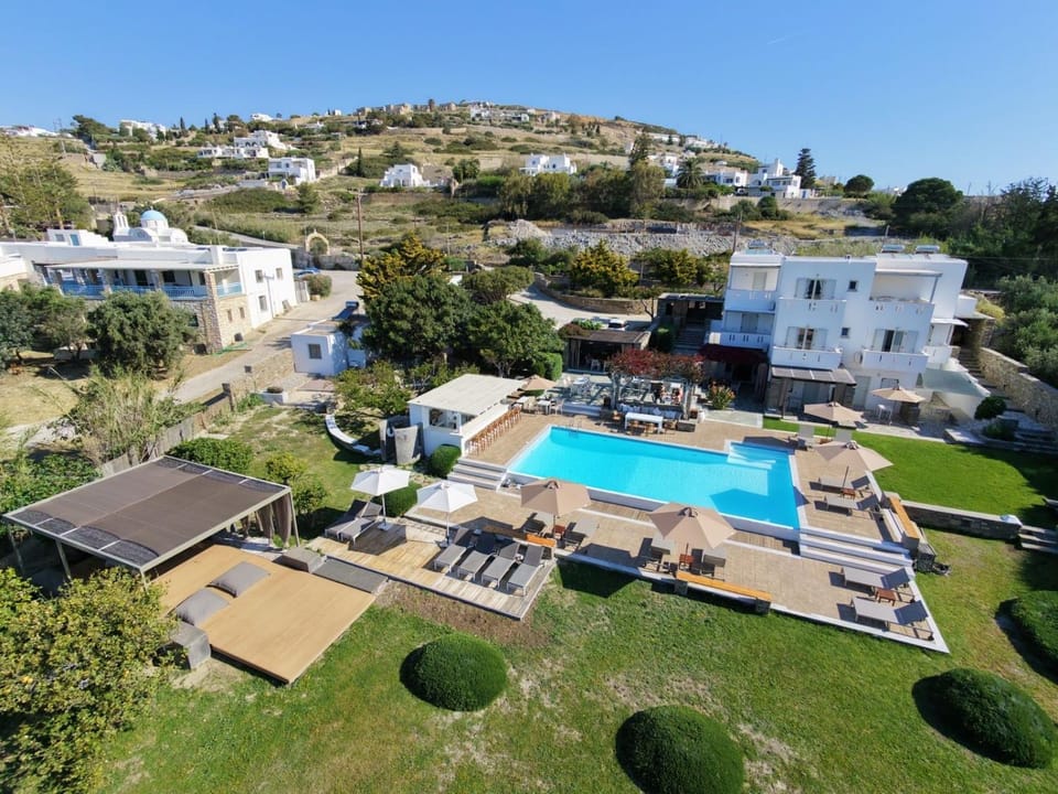 Roses Beach Hotel in Paros