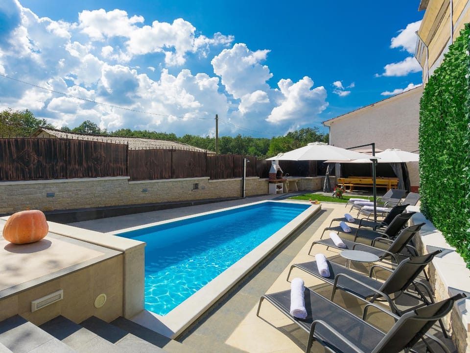 Patio, Balcony/Terrace, Pool view, Swimming pool, Swimming pool, sunbed