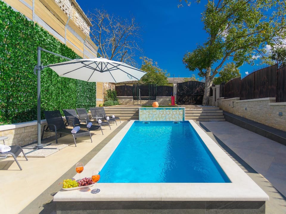 Patio, Pool view, Swimming pool, sunbed