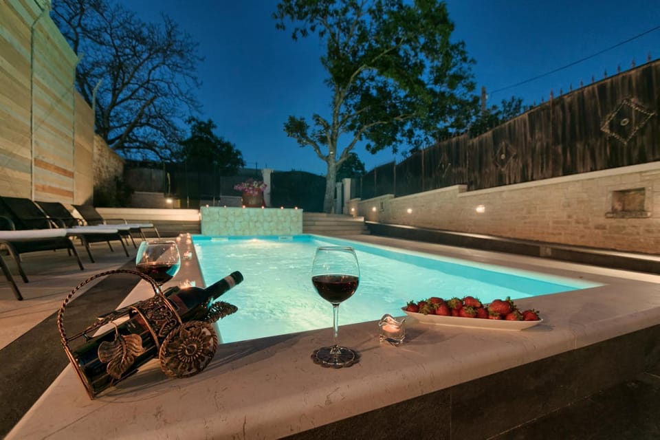 Pool view, Swimming pool, sunbed