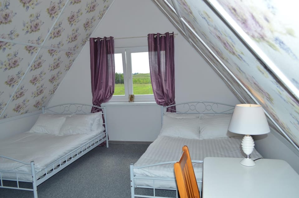 Photo of the whole room, Bedroom, Family