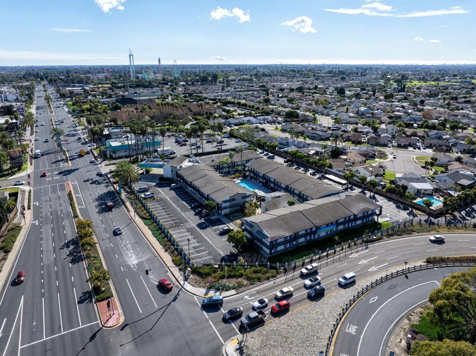 Bird's eye view, Location