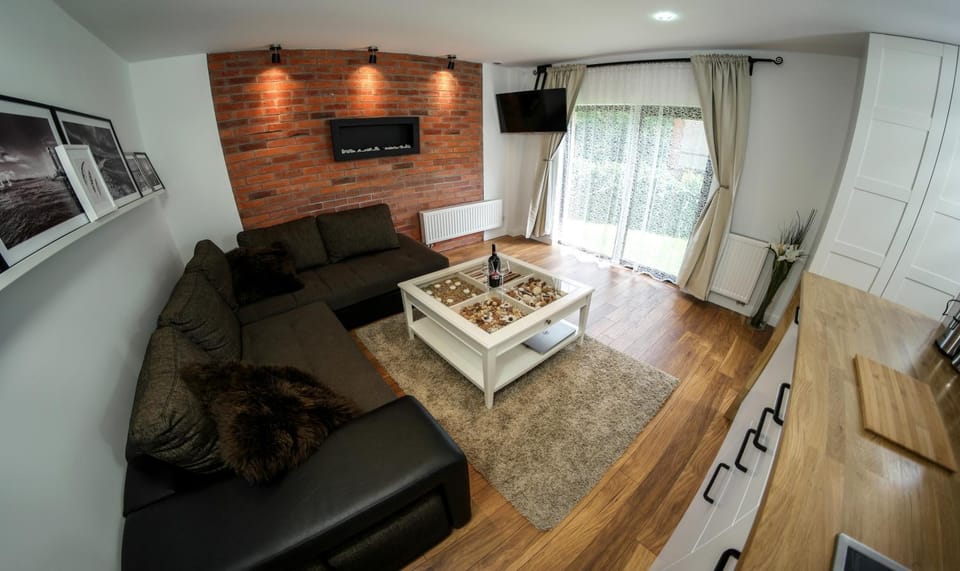 Bed, TV and multimedia, Living room, Seating area, Garden view