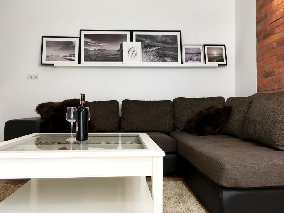 Living room, Seating area, Alcoholic drinks