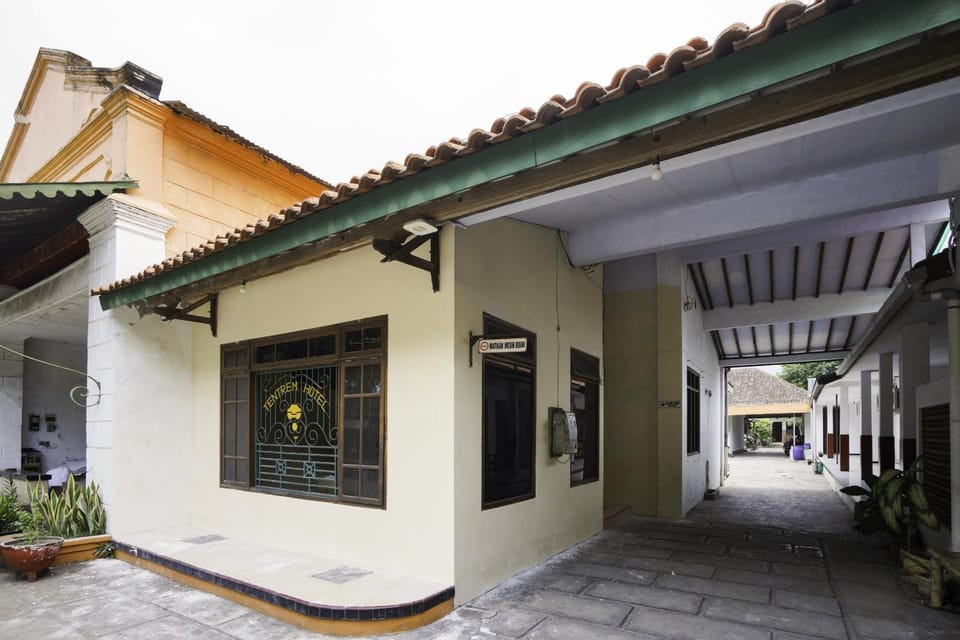 Property building, Facade/entrance