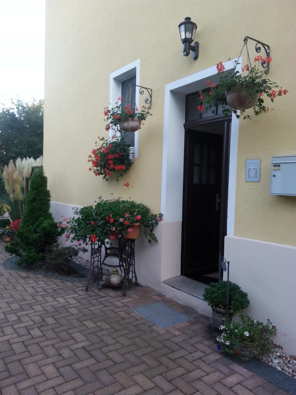 Facade/entrance