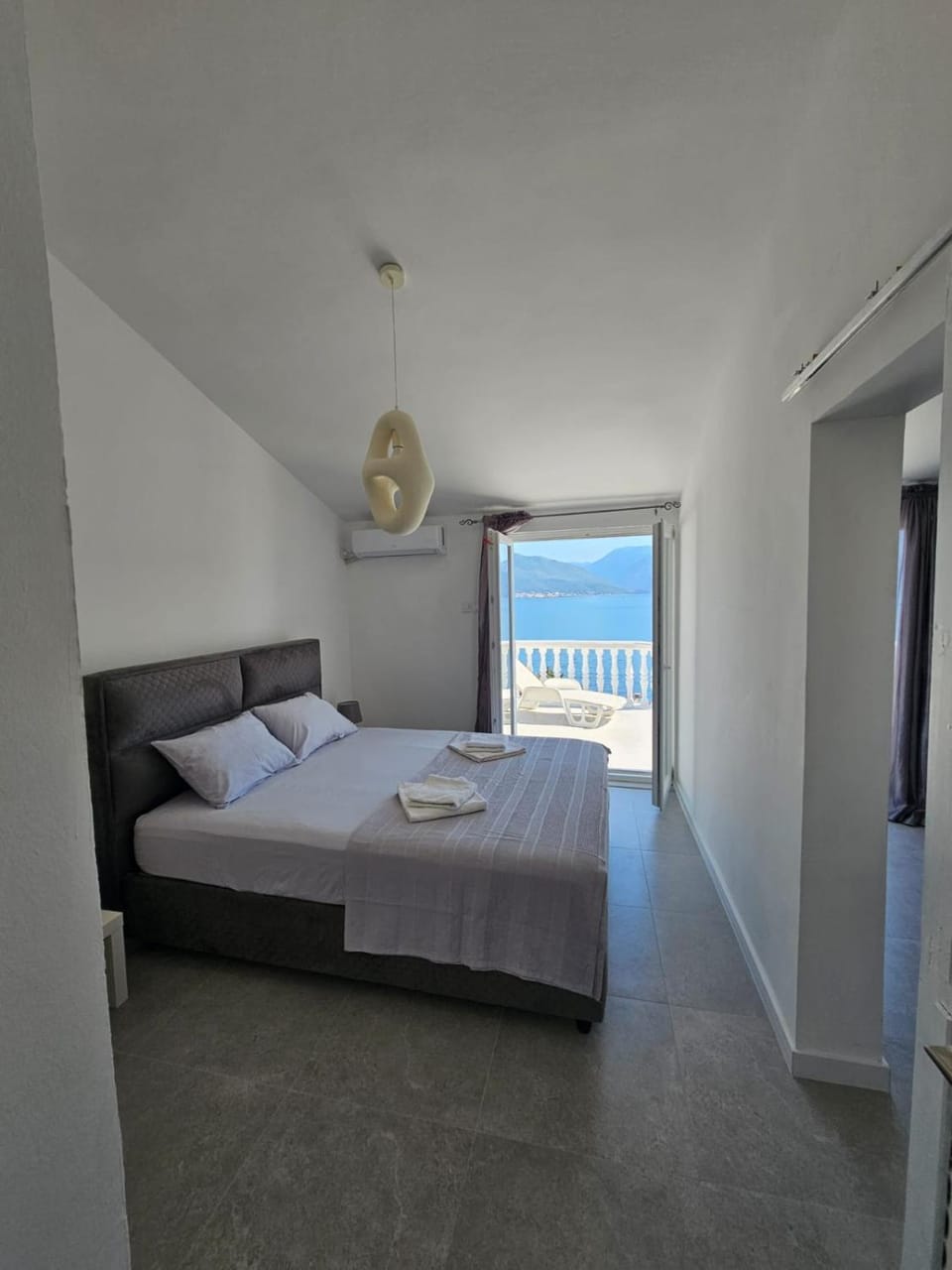 Bed, Photo of the whole room, Bedroom, Sea view