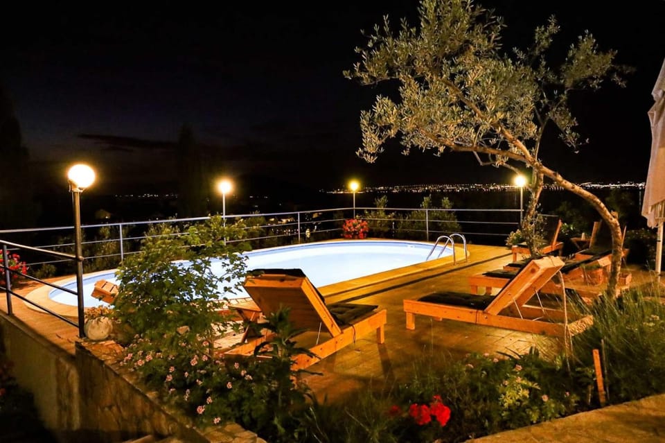 Location, children, Family