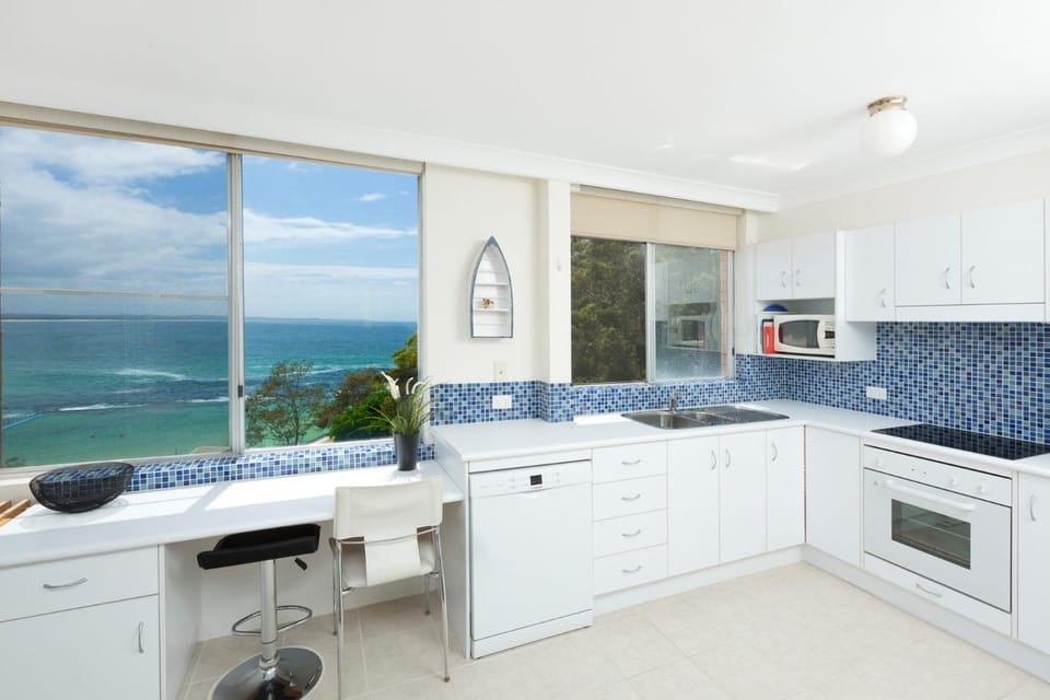 Kitchen or kitchenette, Sea view