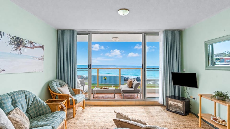 TV and multimedia, Living room, Sea view