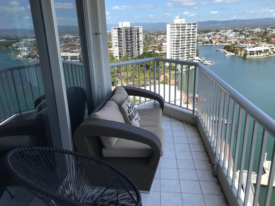 Balcony/Terrace, River view