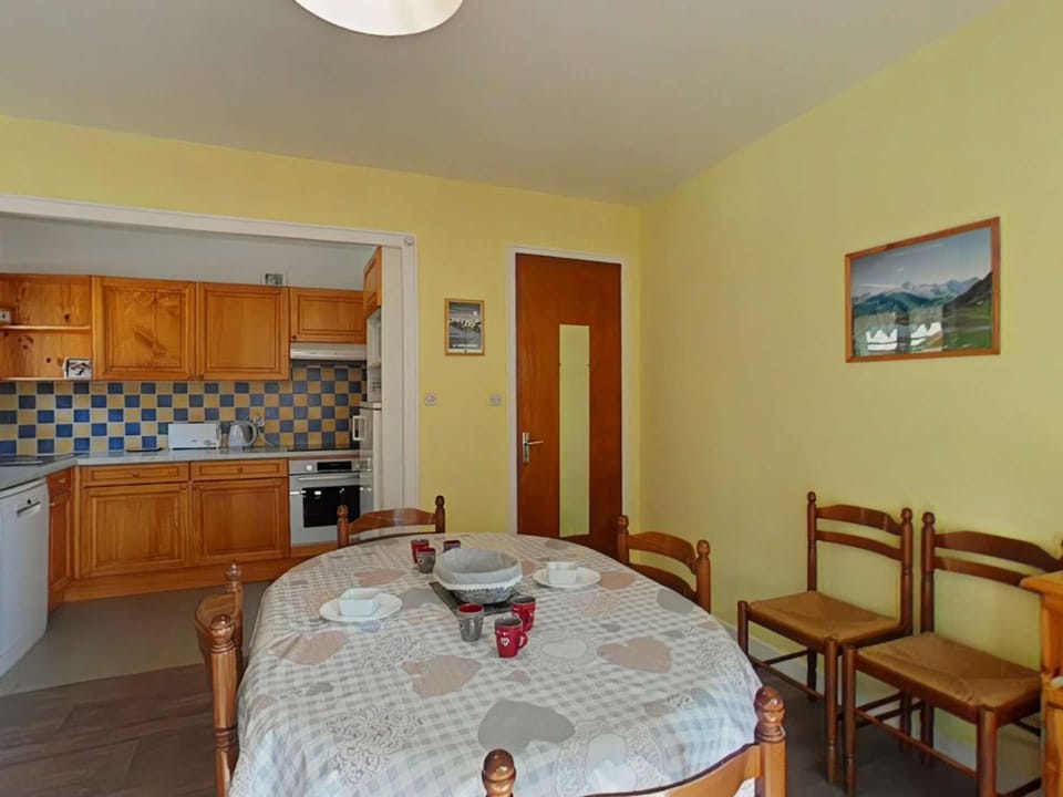 Appartement 2 pièces, 6 couchages, centre du Grand-Bornand, proche commerces et télécabine - FR-1-241-106 Cabin in Le Grand-Bornand