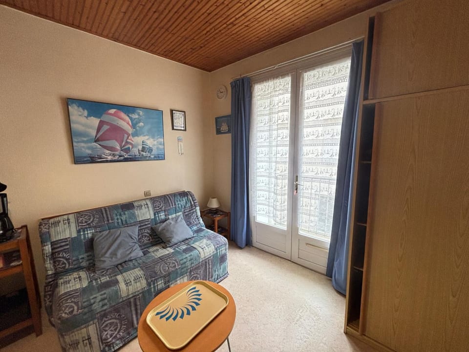 Studio pratique près de la plage - FR-1-197-261 Apartment in Les Sables-d'Olonne