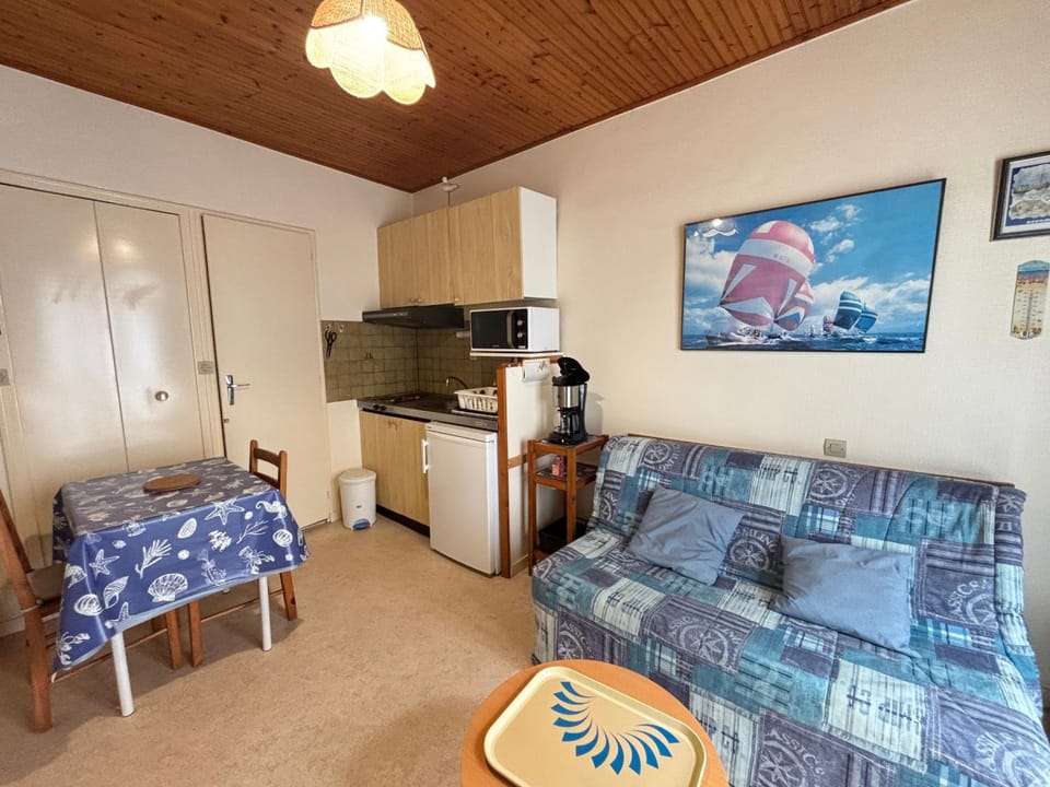 Studio pratique près de la plage - FR-1-197-261 Apartment in Les Sables-d'Olonne