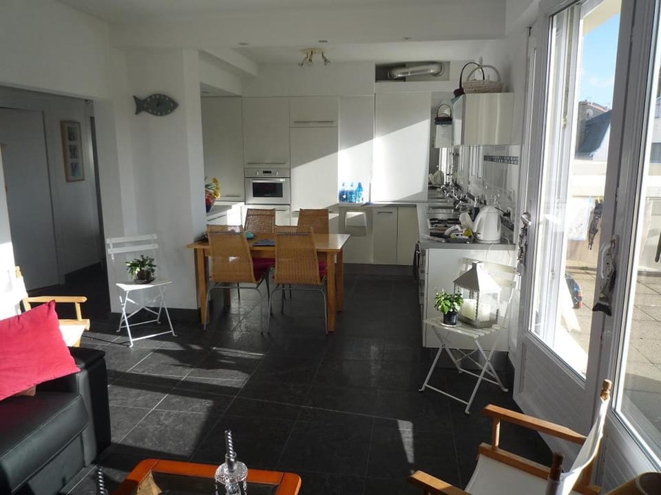 Bel appartement T3 rénové avec terrasse, à 200m de la plage, WiFi - FR-1-92-691 Apartment in Les Sables-d'Olonne