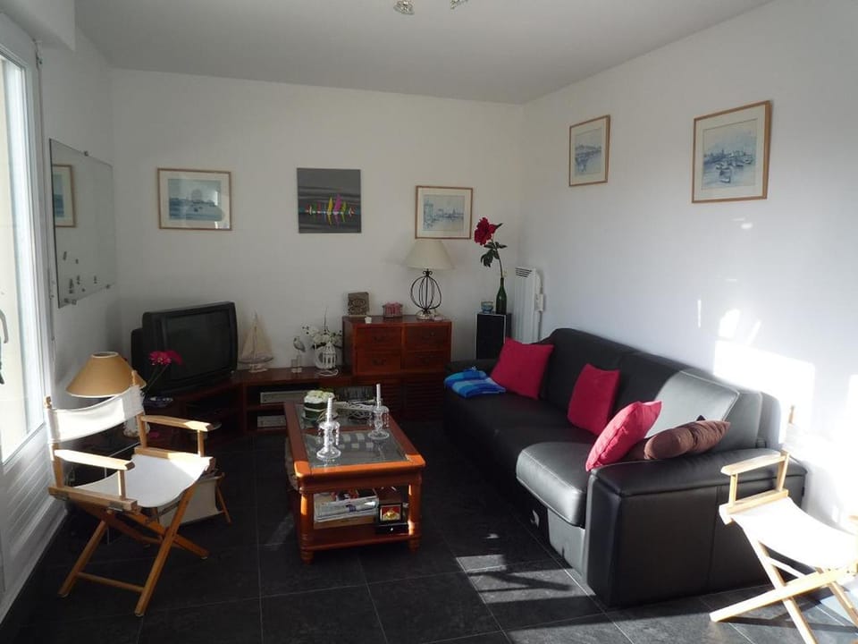 Bel appartement T3 rénové avec terrasse, à 200m de la plage, WiFi - FR-1-92-691 Apartment in Les Sables-d'Olonne