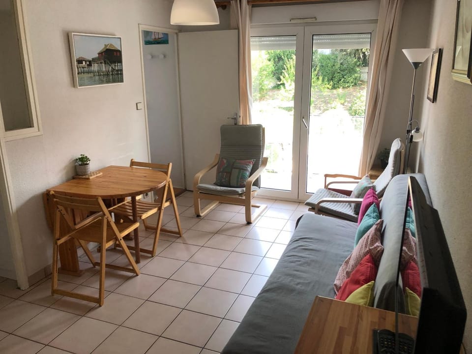 Appartement T2 à Arcachon - Centre-Ville, Proche Plage et Commerces, avec Parking et Balcon - FR-1-319-12 Apartment in Arcachon