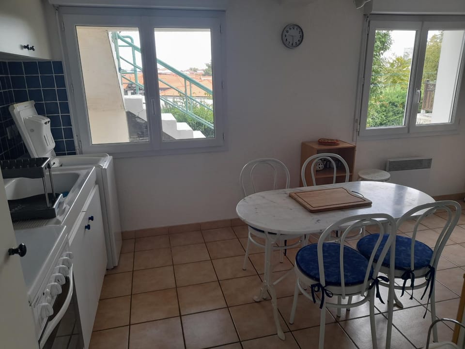 Appartement T2 avec Terrasse et BBQ, Proche Centre Arcachon et Plages - FR-1-319-85 Apartment in Arcachon