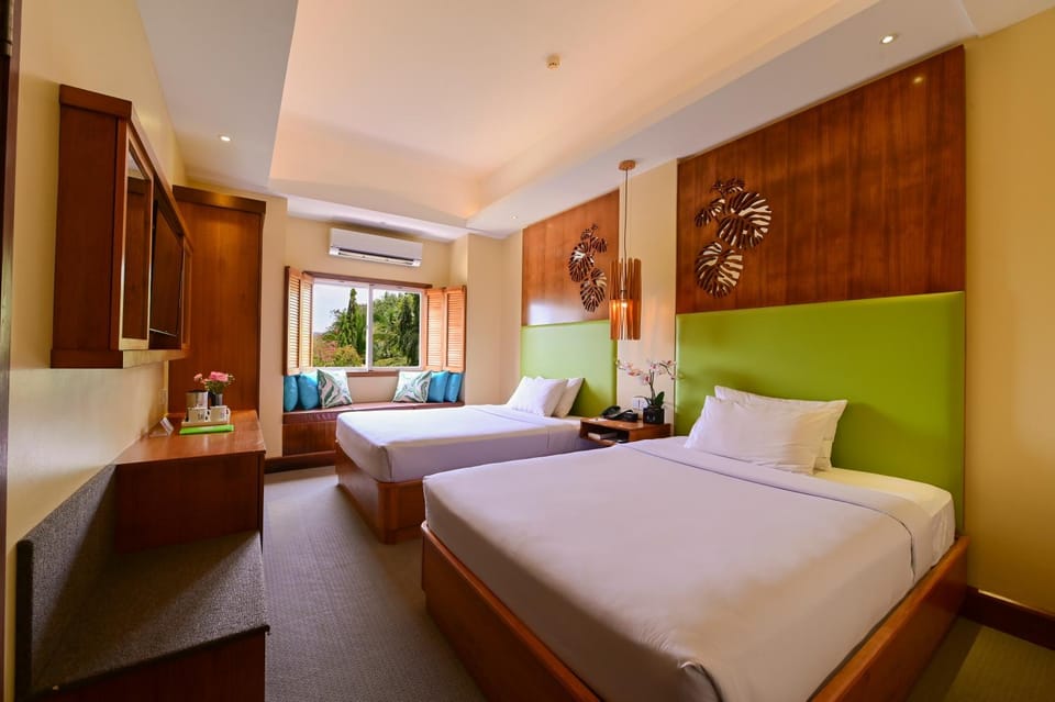 Photo of the whole room, City view