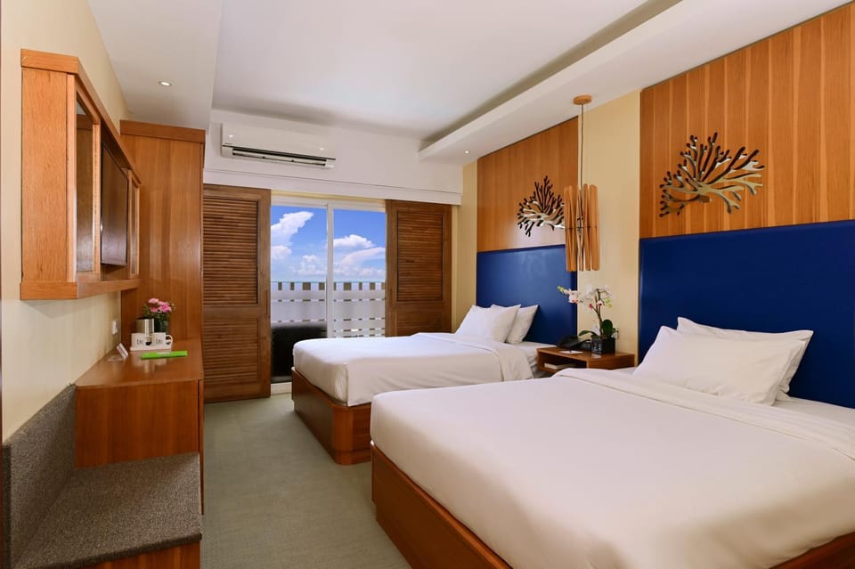 Photo of the whole room, Pool view, Sea view
