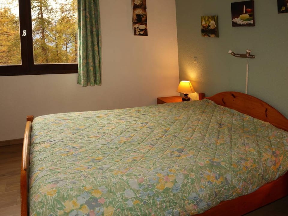 Appartement au calme, proche pistes et centre, pour 6 personnes - FR-1-322-83 Apartment in Provence-Alpes-Côte d'Azur