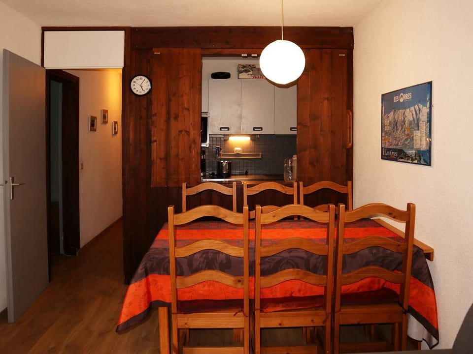 Appartement au calme, proche pistes et centre, pour 6 personnes - FR-1-322-83 Apartment in Provence-Alpes-Côte d'Azur