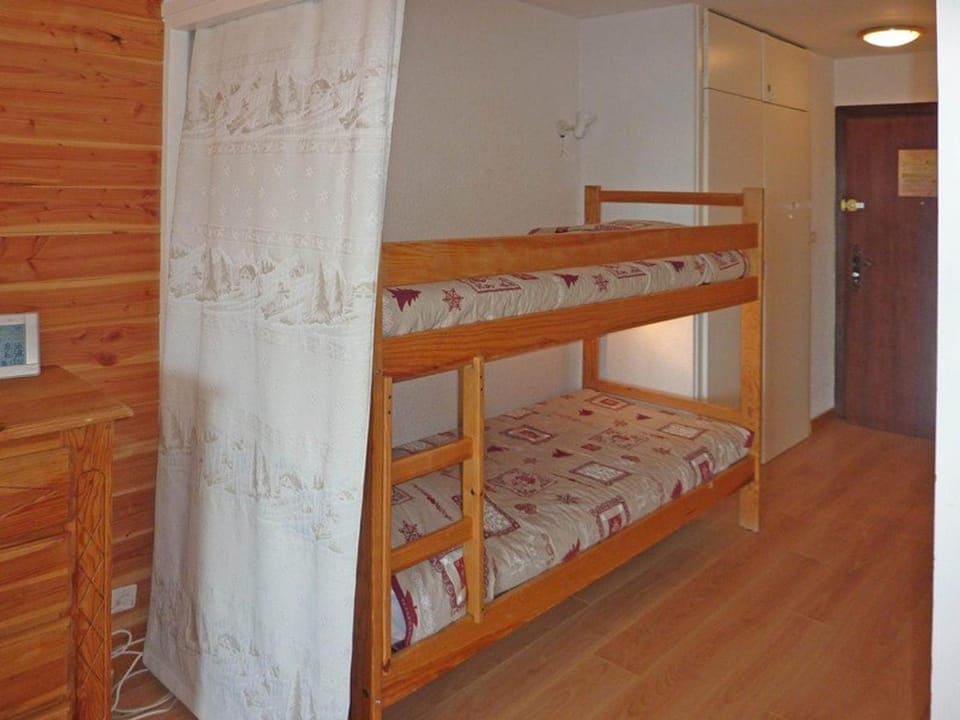 Studio rénové pour 4, accès skis aux pieds, Les Orres - FR-1-322-51 Apartment in Provence-Alpes-Côte d'Azur