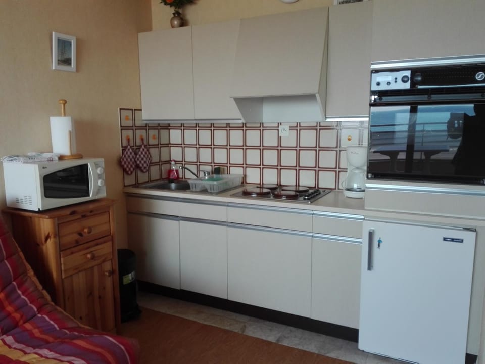 Studio face à la mer avec balcon, proche centre - FR-1-331-55 Apartment in Les Sables-d'Olonne