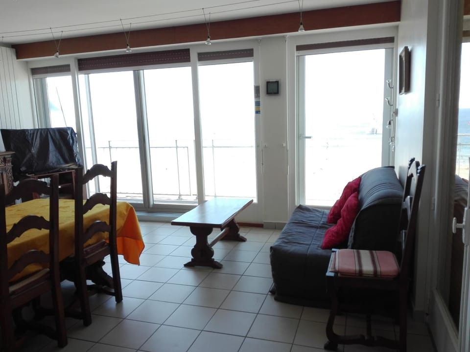 Appartement T2 face plage - Les Sables-d'Olonne - FR-1-331-22 Apartment in Les Sables-d'Olonne
