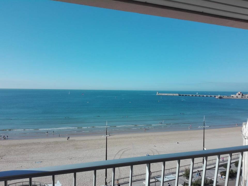 Studio rénové avec terrasse sud et vue mer - FR-1-331-54 Apartment in Les Sables-d'Olonne