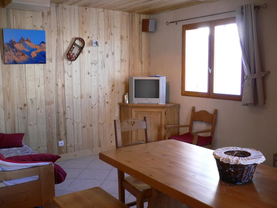 Duplex spacieux 10 pers, 4 ch, parking, terrasse - FR-1-263-187 Apartment in Auvergne-Rhône-Alpes