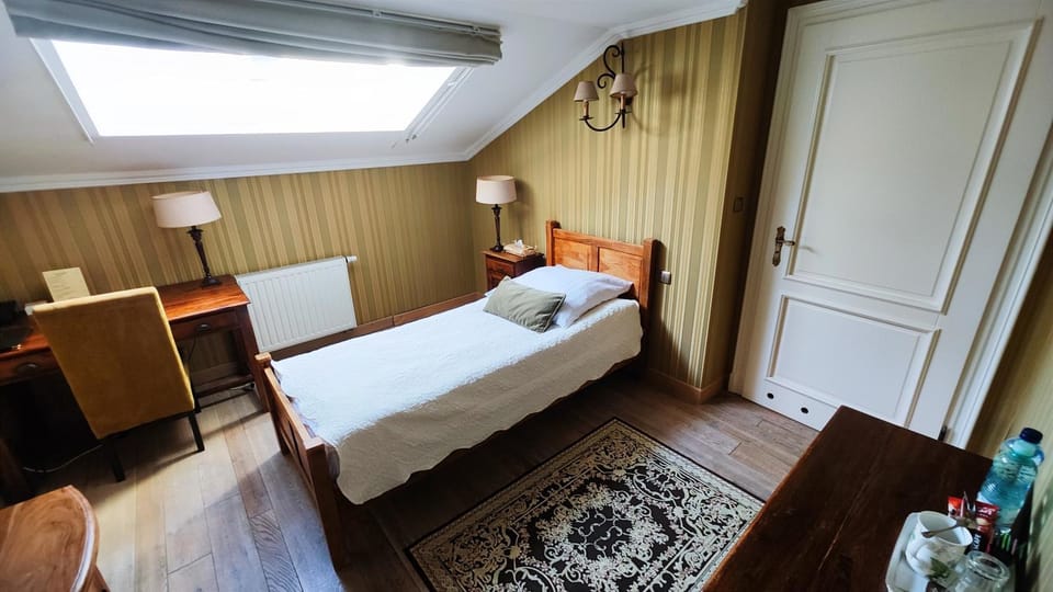 Bed, Coffee/tea facilities, Photo of the whole room, Bedroom, Breakfast, wardrobe