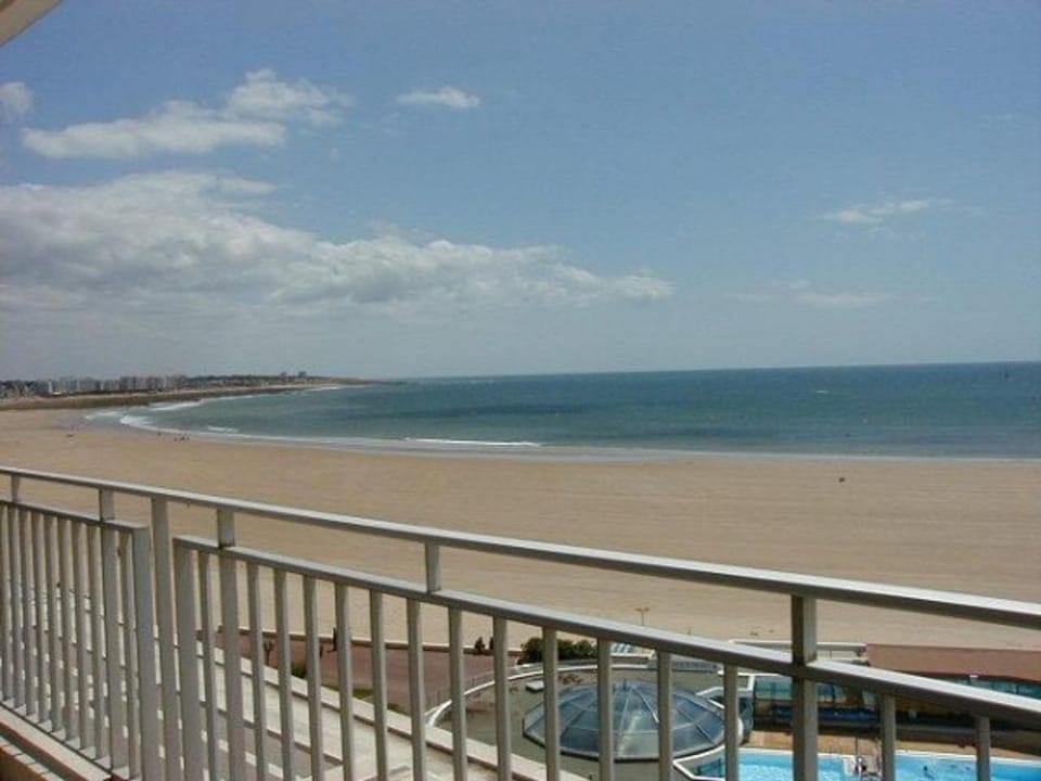 Appartement T3 aux Sables d'Olonne, Face Plage, 3 Chambres, 6 Pers. - FR-1-331-24 Apartment in Les Sables-d'Olonne