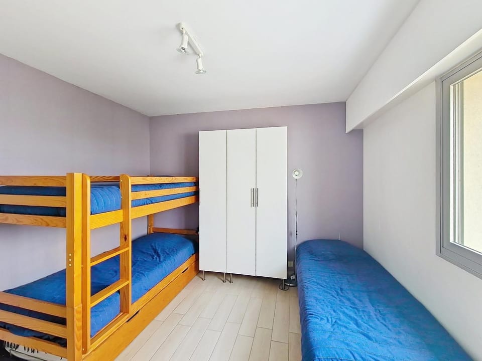 Appartement T2 face plage, confortable, balcon, 4 pers., prox. centre, parking, ascenseur - FR-1-331-9 Apartment in Les Sables-d'Olonne