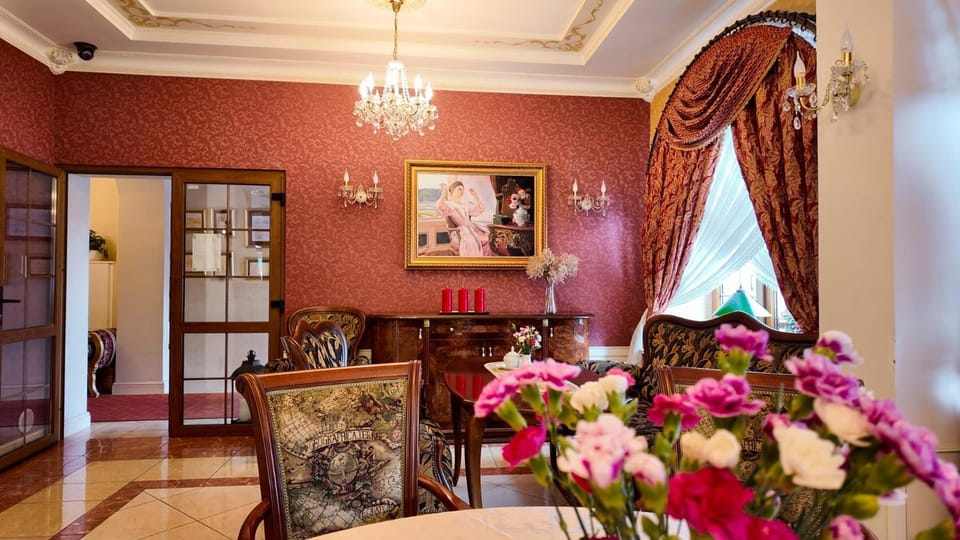 Restaurant/places to eat, Seating area