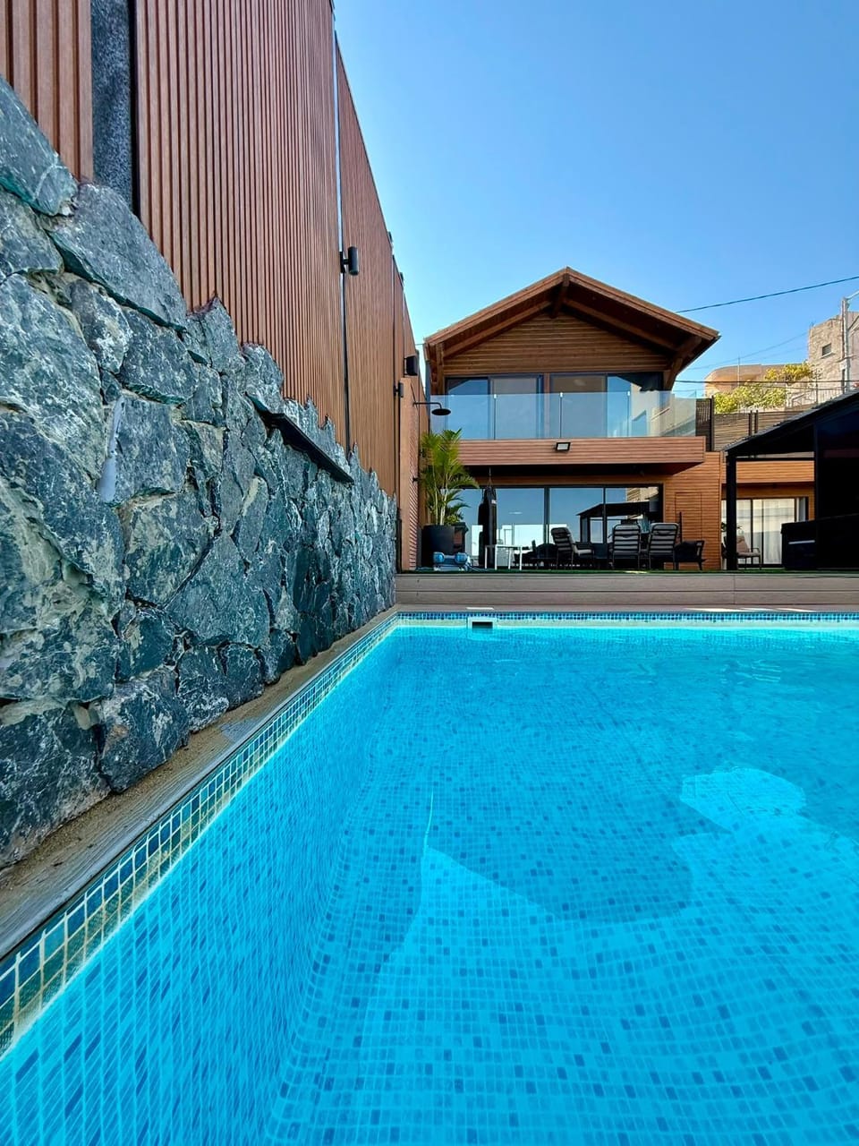 Property building, Day, Lobby or reception, Fitness centre/facilities, Decorative detail, Pool view, Swimming pool