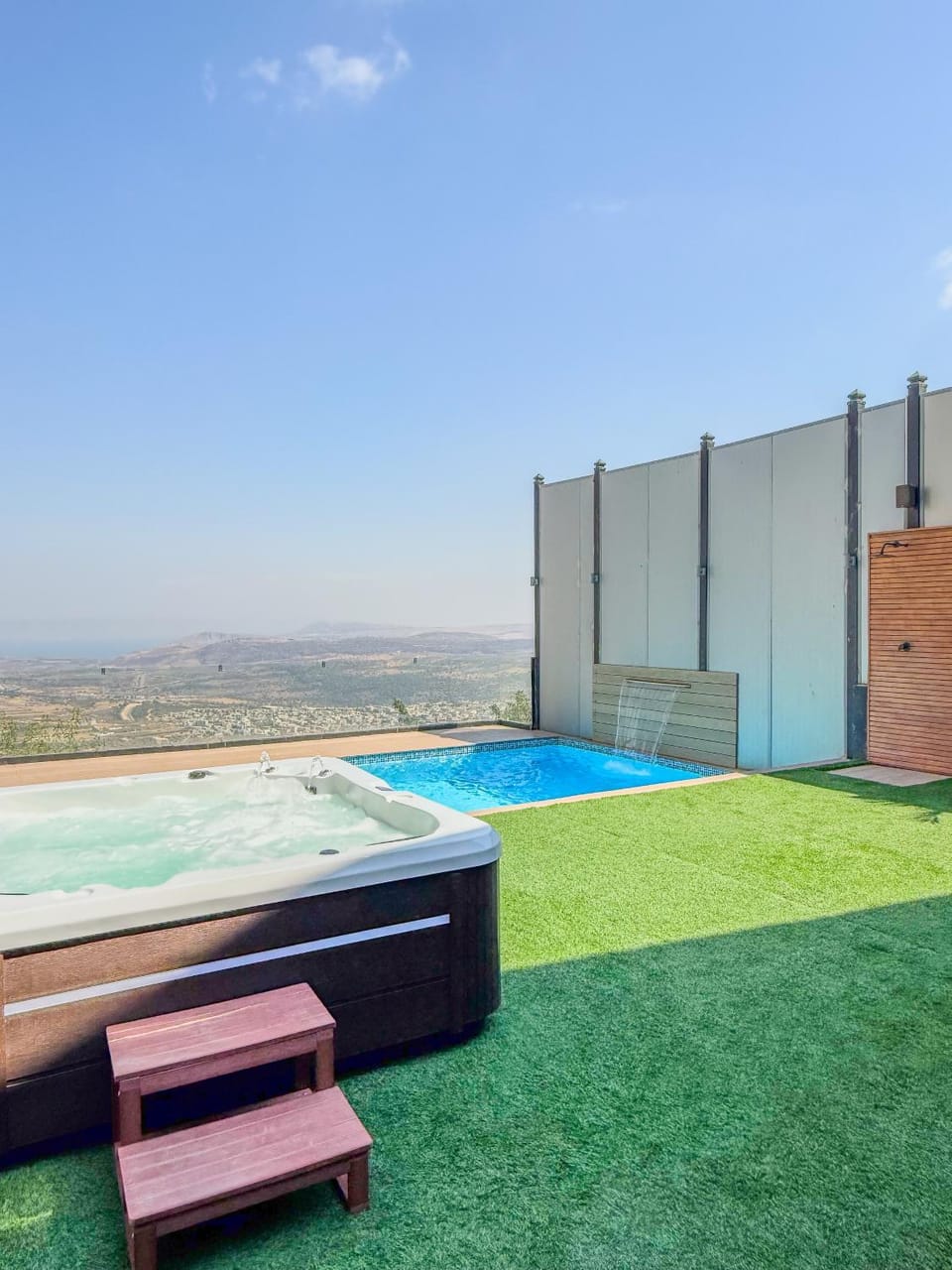 Day, Natural landscape, Pool view, Swimming pool, sunbed