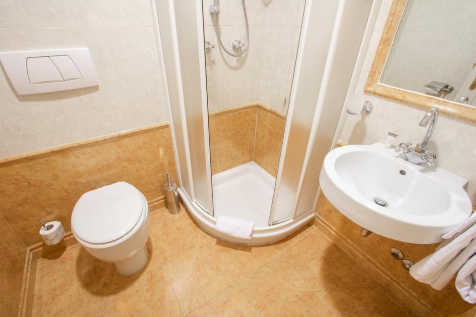 Toilet, Bathroom