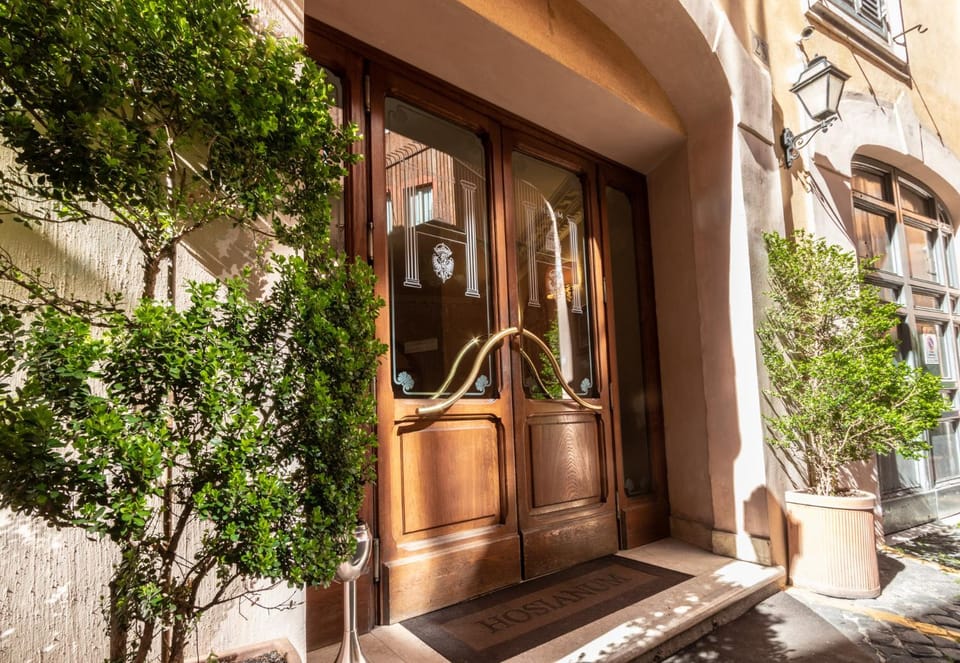 Facade/entrance