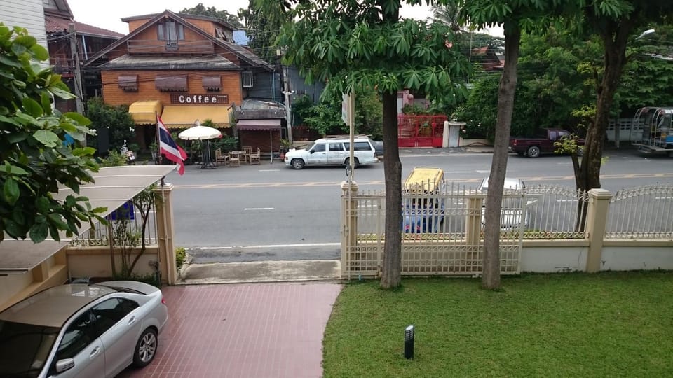 Chantana House Ayutthaya Bed and Breakfast in Laos