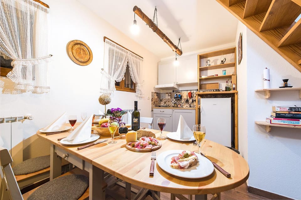 Food close-up, Kitchen or kitchenette, Dining area, Food, Alcoholic drinks, Non alcoholic drinks