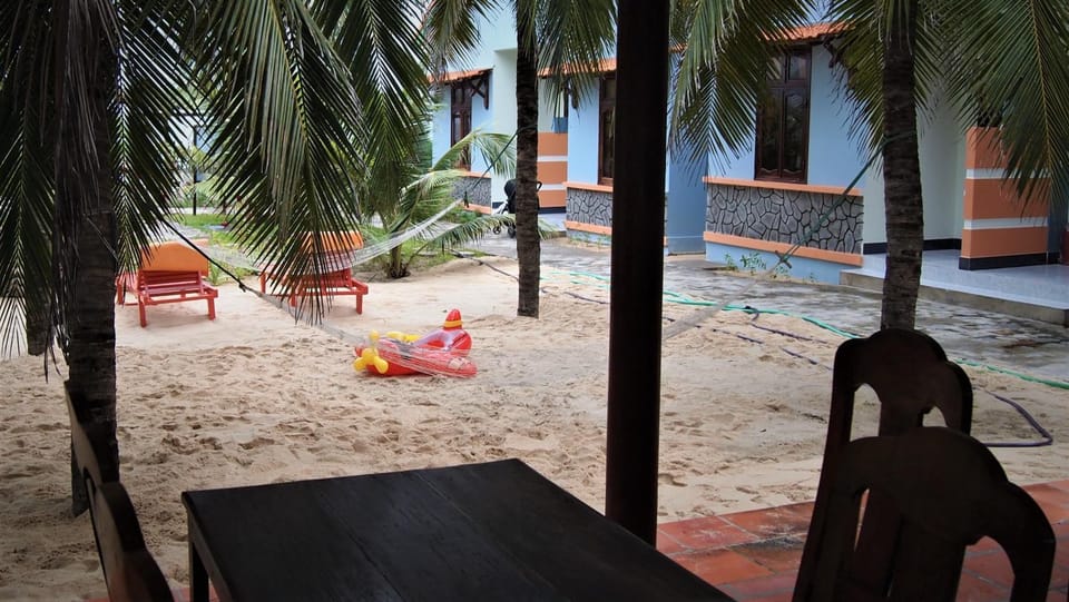 Property building, Food close-up, Lounge or bar, Garden view, Drinks, Non alcoholic drinks