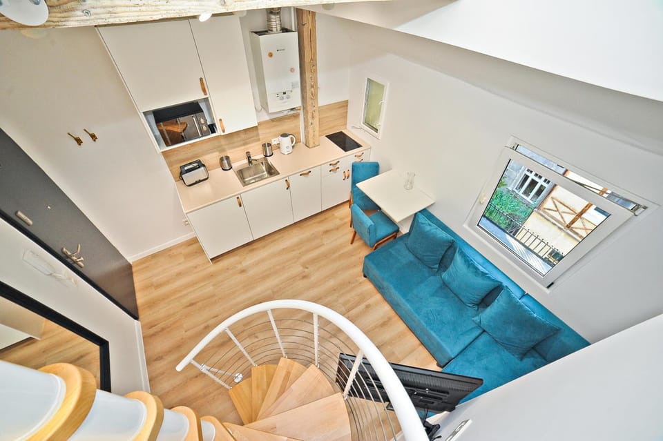 TV and multimedia, Kitchen or kitchenette, Living room, Seating area, Dining area