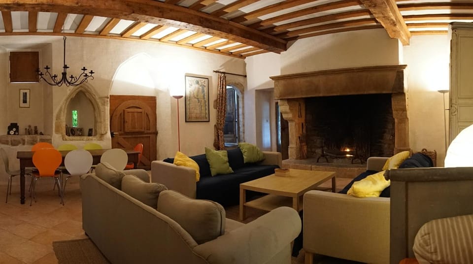 Living room, Photo of the whole room