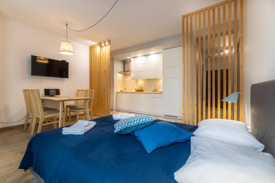 Bed, TV and multimedia, Photo of the whole room