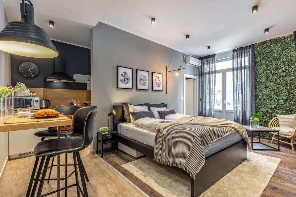 Bed, Kitchen or kitchenette, Living room, Photo of the whole room, Seating area, Bedroom