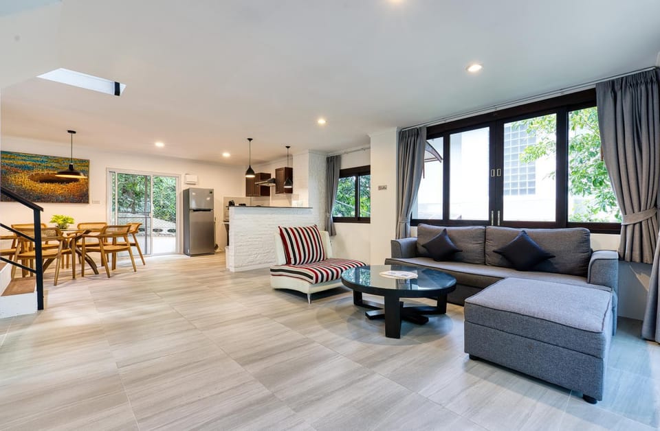Kitchen or kitchenette, Living room, Dining area